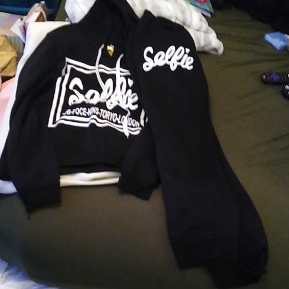 Hoodie $ sweatpant matching set size junior LG